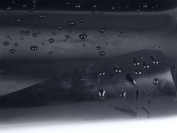 光面土工膜焊接前須進(jìn)行的清潔工作