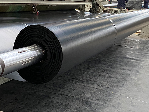 正確方法修補(bǔ)養(yǎng)殖土工膜使用過程中的破損 正確方法修補(bǔ)養(yǎng)殖土工膜使用過程中的破損