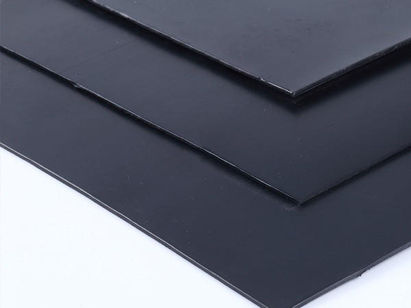 防滲土工膜施工時(shí)遇到土質(zhì)上凍切勿慌張