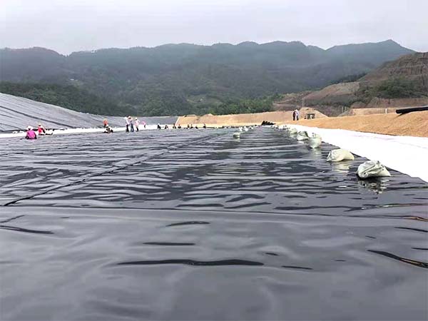 分析土工膜施工鋪設(shè)效果不好的原因。