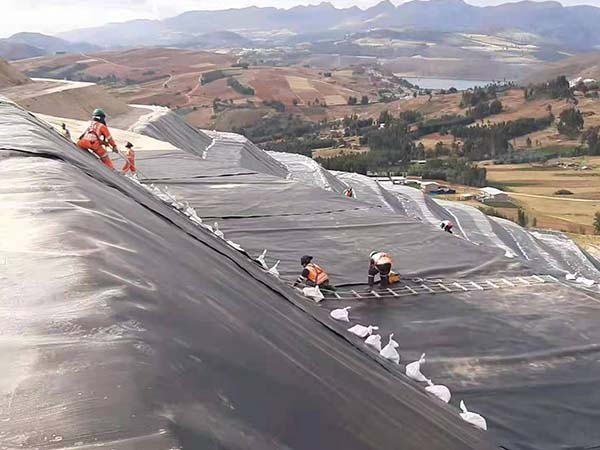 該如何去解決防滲土工膜接縫位置不合理？