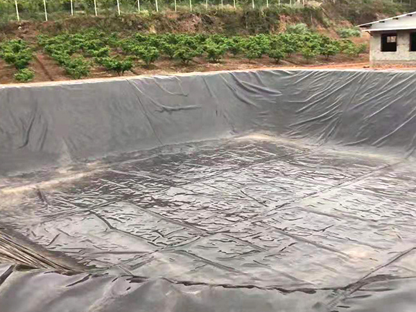 養(yǎng)殖防滲膜可適應在任何自然環(huán)境下施工。