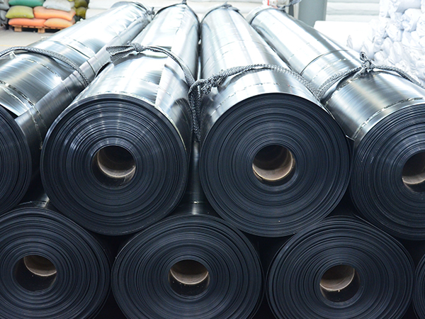 HDPE土工膜的檢測(cè)嚴(yán)格按照程序來。