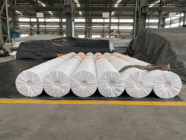 追究防滲土工膜鋪設(shè)出現(xiàn)皺褶的小問題。