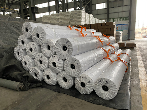 如何合理解決防滲土工膜鋪設(shè)鼓脹問(wèn)題？