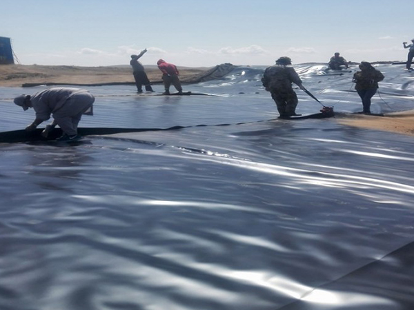 提升養(yǎng)殖防滲膜的穩(wěn)定性是施工關(guān)鍵點(diǎn)