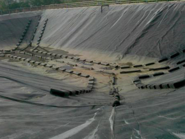 防滲土工膜的使用有效解決養(yǎng)殖環(huán)境問題 防滲土工膜的使用有效解決養(yǎng)殖環(huán)境問題