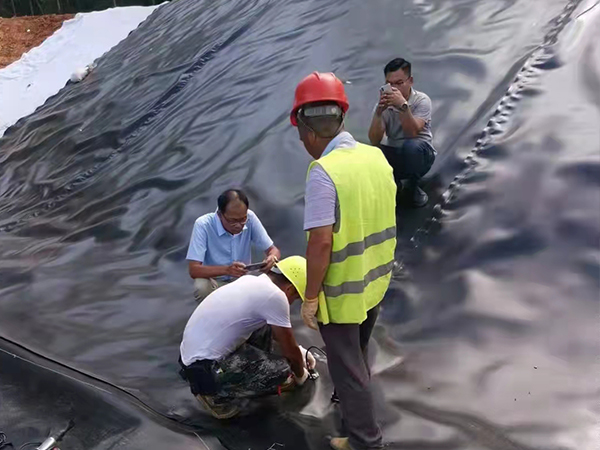 水產(chǎn)養(yǎng)殖防滲膜施工過程中須嚴格謹慎 水產(chǎn)養(yǎng)殖防滲膜施工過程中須嚴格謹慎