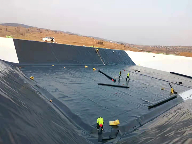 污水池鋪設防滲土工膜須格外注重 污水池鋪設防滲土工膜須格外注重