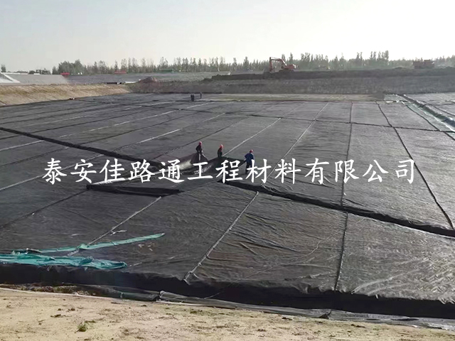處理好防滲土工膜焊縫，保障施工質(zhì)量