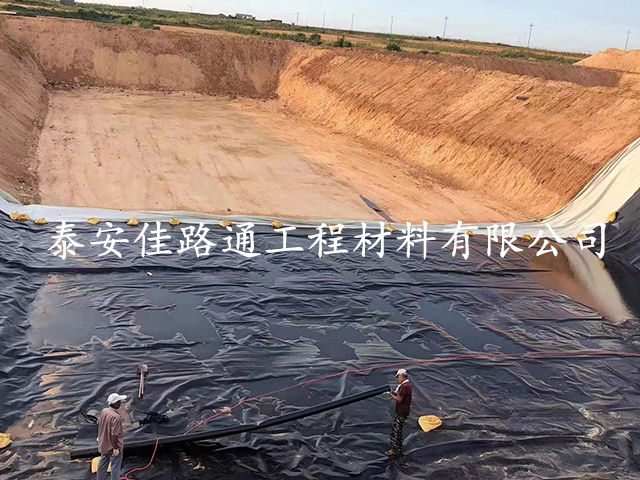 專注hdpe防滲土工膜施工裁剪工作細(xì)節(jié)