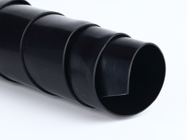 魚塘養(yǎng)殖防滲膜在鋪設中如何防止紫外線照射？