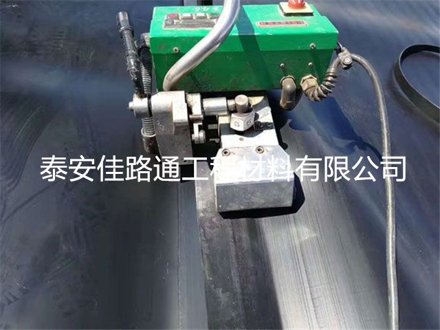 單池鋪設(shè)水產(chǎn)養(yǎng)殖防滲膜如何施工？