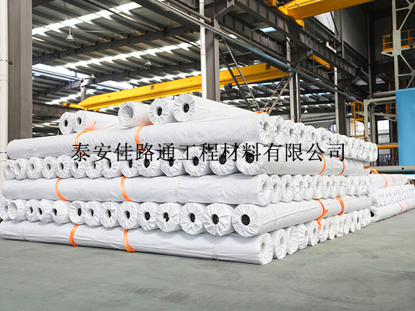 沉著應(yīng)對(duì)養(yǎng)殖防滲膜鋪設(shè)過程中所出現(xiàn)的問題