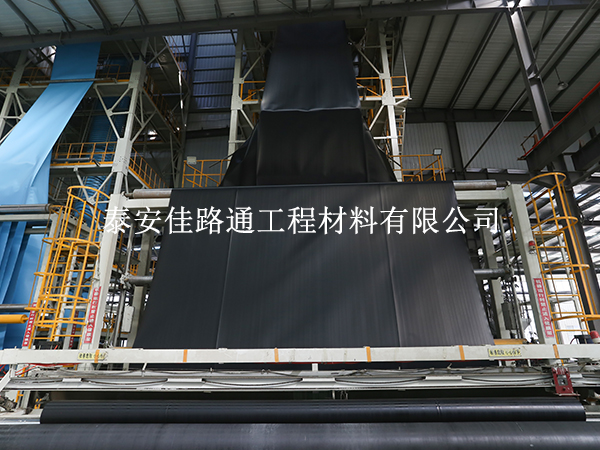 防滲膜廠家為您介紹黑白土工膜之間有哪些區(qū)別？