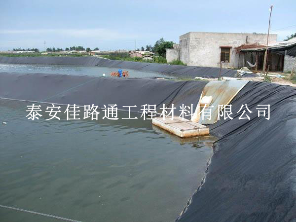 做好垃圾填埋場防滲土工膜施工防護(hù)