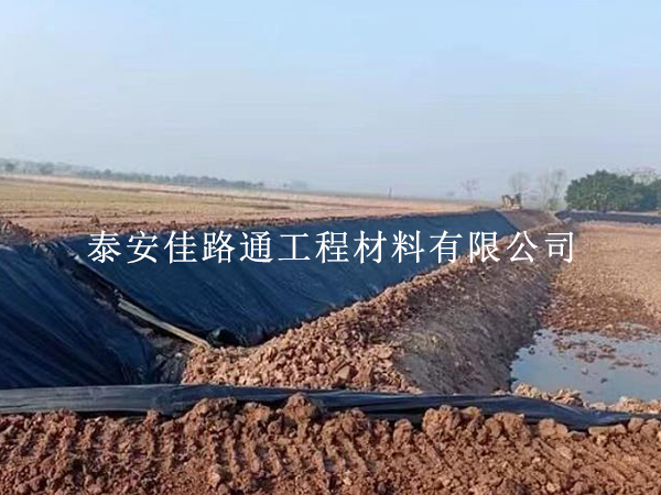 養(yǎng)殖防滲膜在施工過程中須格外專注