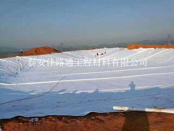 魚塘蝦池的建設為何大多選擇養(yǎng)殖防滲膜？