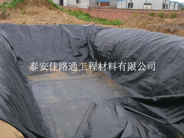 如何發(fā)揮復(fù)合土工膜的防水性能？