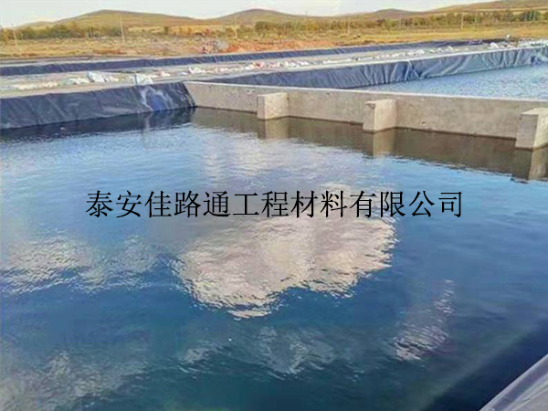 垂直鋪設(shè)水產(chǎn)養(yǎng)殖防滲膜須格外注意細(xì)節(jié)把控 垂直鋪設(shè)水產(chǎn)養(yǎng)殖防滲膜須格外注意細(xì)節(jié)把控