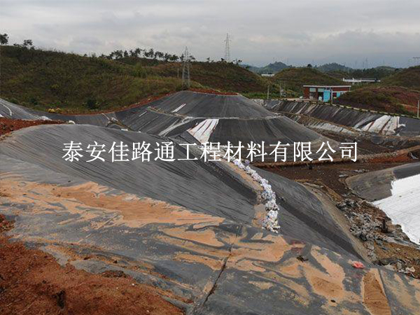 垃圾填埋場(chǎng)防滲膜施工中為何要鋪兩層？