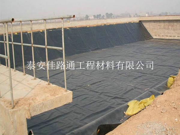 藕池養(yǎng)殖防滲膜鋪設過程中須注意哪些問題？