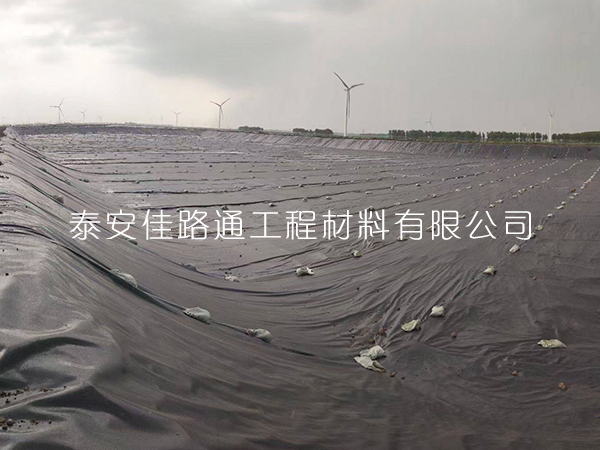 魚塘防滲膜施工需要注意哪些問題要點(diǎn)？