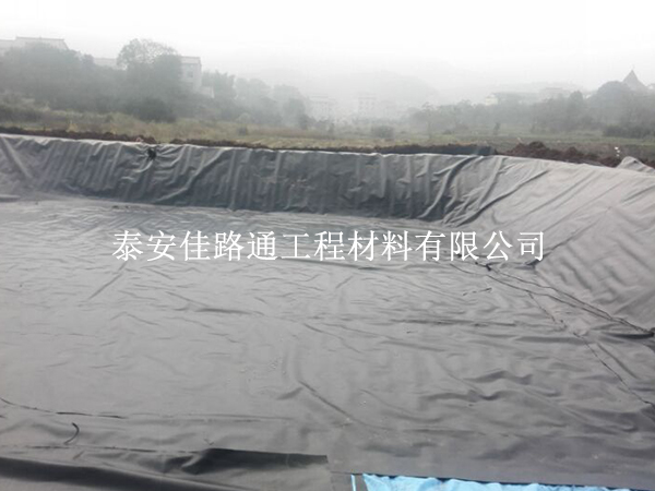 污水池防滲膜有光面與糙面兩種品質(zhì)