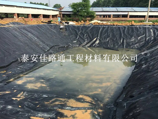 魚塘防滲膜的滲透系數(shù)受哪些因素影響？