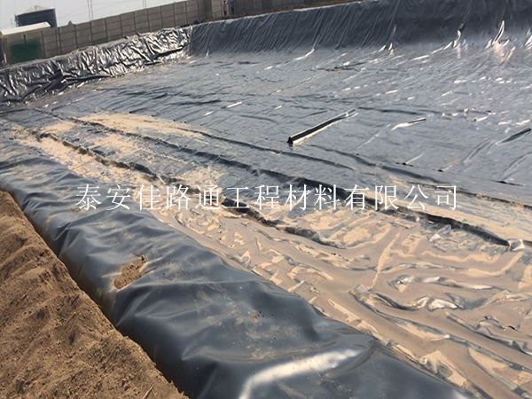 糙面魚蝦養(yǎng)殖防滲膜如何進(jìn)行鋪設(shè)施工？