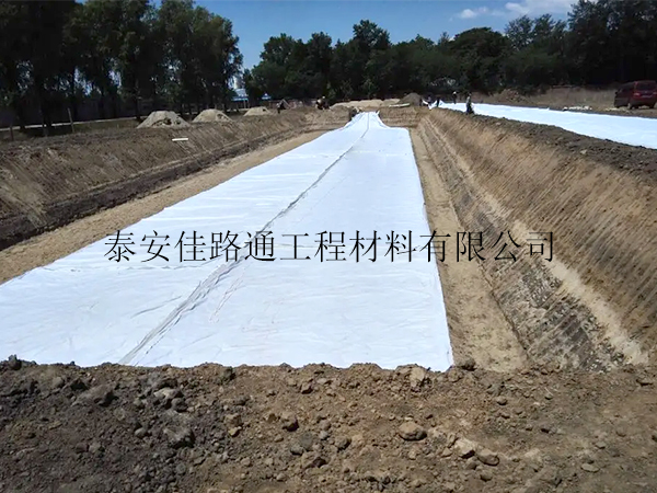 復(fù)合土工膜施工工序：簡(jiǎn)潔高效的新方法