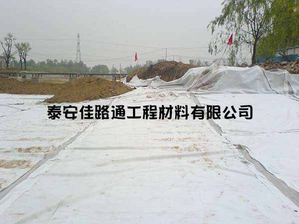 預(yù)防復(fù)合土工膜老化的創(chuàng)新策略 預(yù)防復(fù)合土工膜老化的創(chuàng)新策略