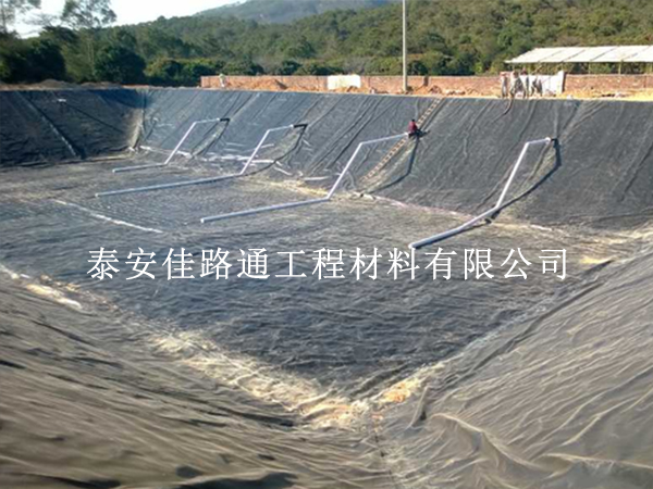 養(yǎng)殖防滲膜鋪設(shè)：如何精準(zhǔn)確定焊接方向