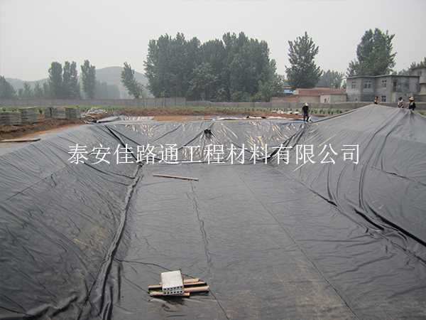 養(yǎng)殖防滲膜滲漏現(xiàn)象發(fā)生原因探析 養(yǎng)殖防滲膜滲漏現(xiàn)象發(fā)生原因探析