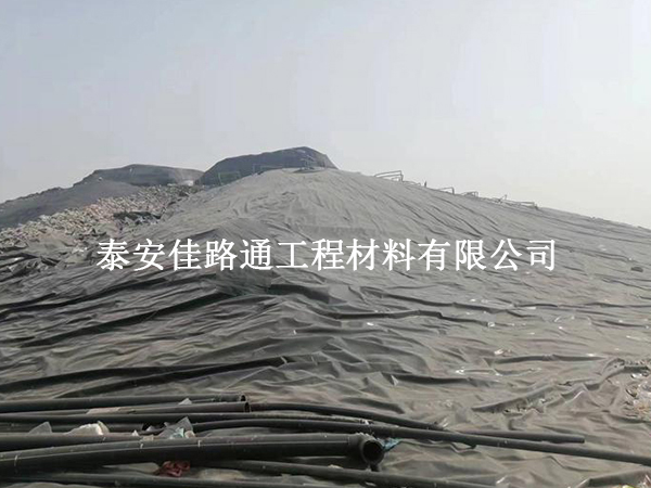 垃圾填埋場防滲膜鋪設(shè):守護(hù)環(huán)境的綠色屏障 垃圾填埋場防滲膜鋪設(shè):守護(hù)環(huán)境的綠色屏障