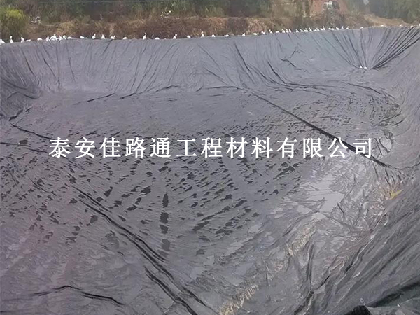 水產(chǎn)養(yǎng)殖防滲膜修復(fù)方式方法全攻略 水產(chǎn)養(yǎng)殖防滲膜修復(fù)方式方法全攻略