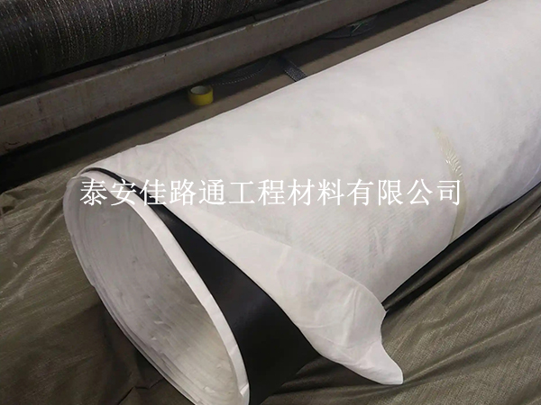 HDPE復(fù)合土工膜施工破損問題及解決策略 HDPE復(fù)合土工膜施工破損問題及解決策略