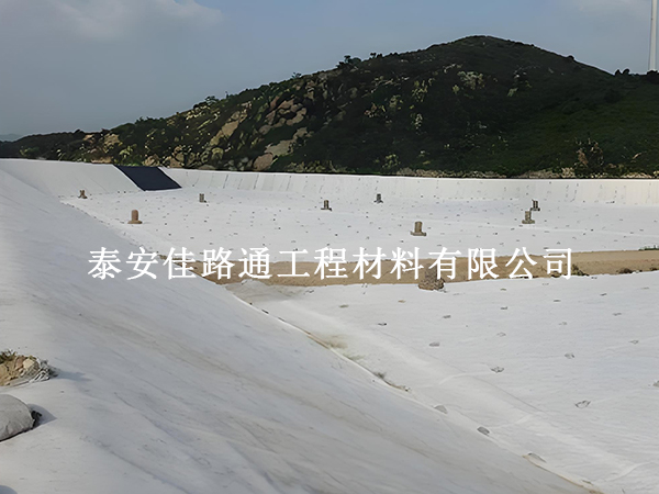 HDPE復(fù)合土工膜能用多久？5大關(guān)鍵因素決定壽命長短