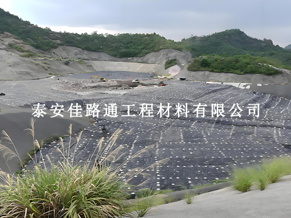 防滲膜鋪設(shè)挑天氣？這些條件必須滿足