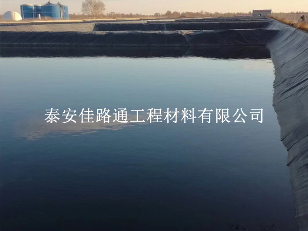 蓄水池防滲膜鋪設(shè)咋井然有序？這些方法少亂子