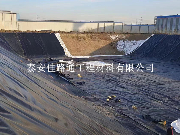 藕池防滲膜總漏？別忽視基面處理的關(guān)鍵作用