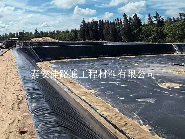 垃圾填埋場防滲膜鋪設(shè)與封場核心技巧，筑牢環(huán)保防線