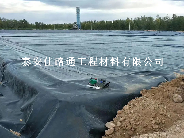 油田防滲膜鋪設(shè)方式方法：規(guī)范實操，筑牢油田防滲根基