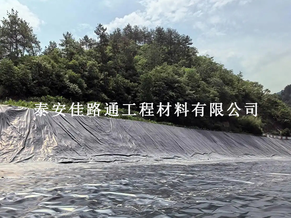 養(yǎng)殖防滲膜基面平整度管控：筑牢防滲根基，規(guī)避養(yǎng)殖隱患