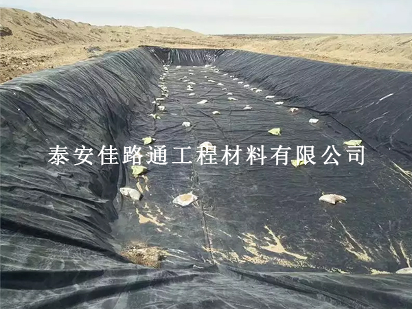 防滲膜焊接一個(gè)細(xì)節(jié)沒注意，整片膜可能白鋪了