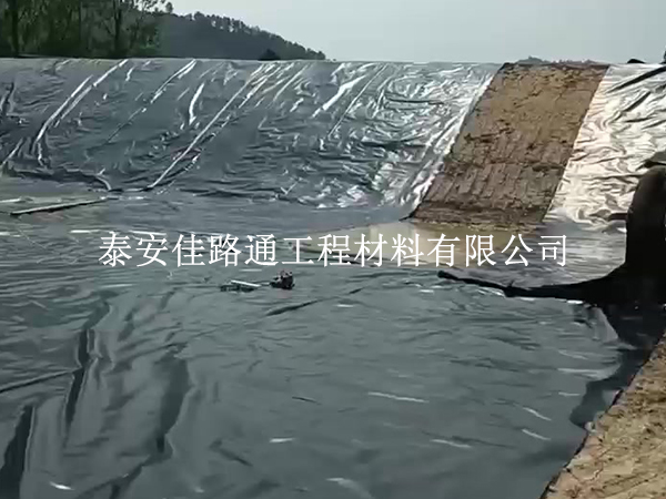 魚塘防滲膜施工：盯住這幾個(gè)關(guān)鍵環(huán)節(jié)，整塘才不白干